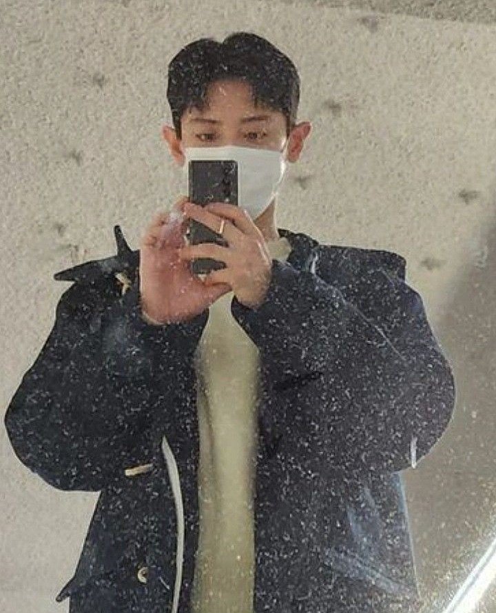 starfess's tweet photo. -hi coba sebutin idol kalian si paling pengguna android di era gempuran apel.I'll gp first: chanyeol si paling galaxy https://t.co/Viqxpstd49
