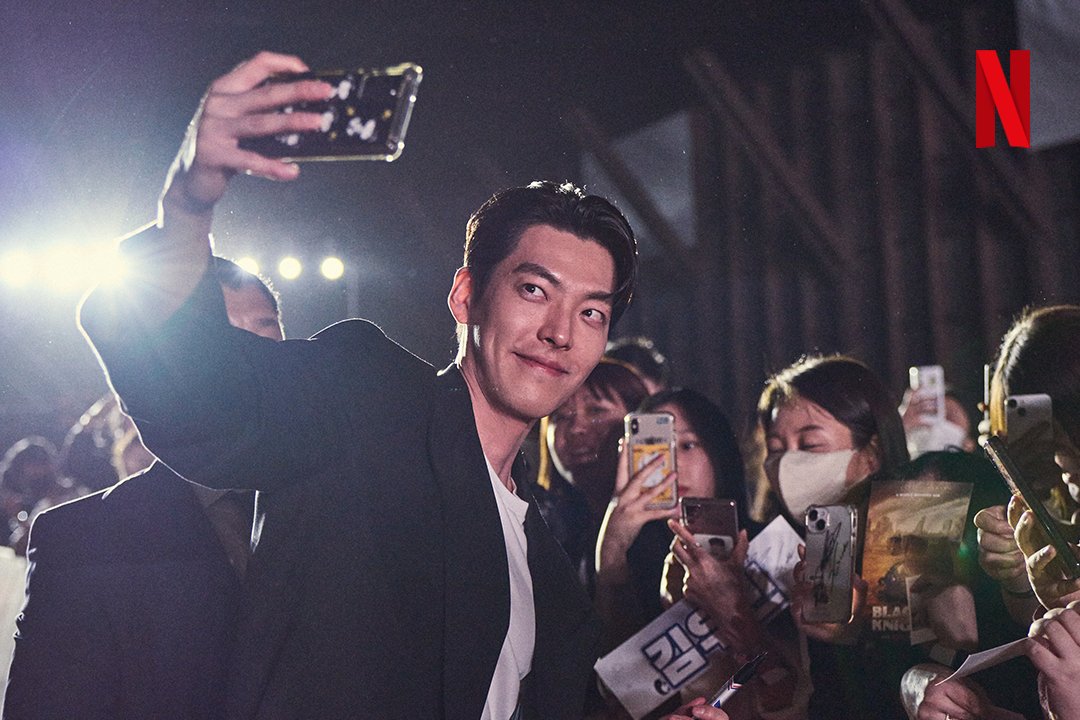 NetflixKR's tweet photo. 이분들 택배를 배달하는 게 아니라… 어쩌면 멋짐을 배달하고 있었는지도?

📸<택배기사> 팬 이벤트 https://t.co/IBHwnjMiP6