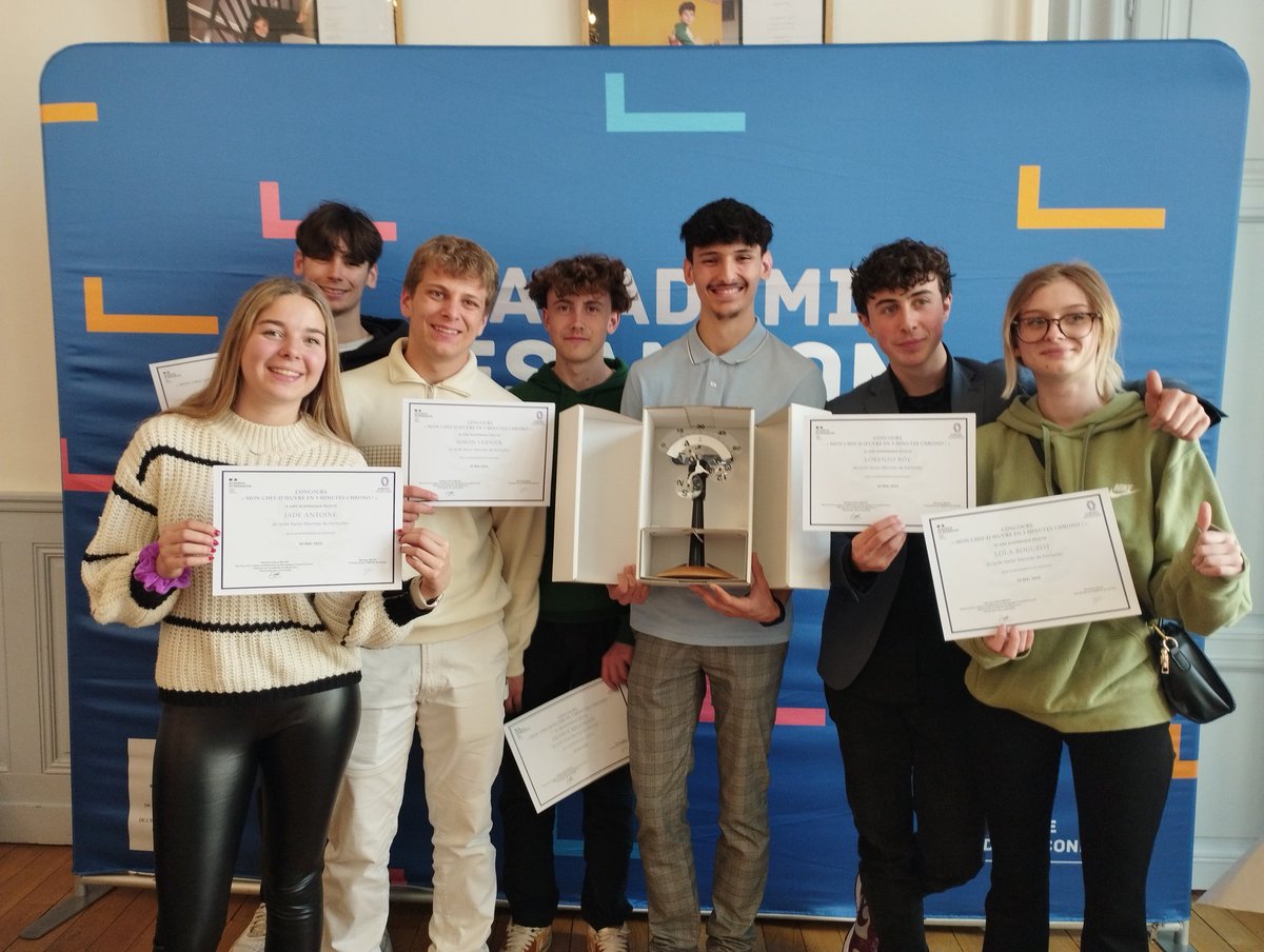 CacscMollet's tweet photo. Bravo a nos élèves de TMCV-A du lycée Xavier Marmier, qui sont venus présenter leur beau projet de chef d'œuvre dans le cadre du concours "mon chef d'œuvre en 3 minutes " ! On est tous bien fiers de vous ! @lhgbesancon @acbesancon @raboltfreder @ProfLeluherne @ChLenglet https://t.co/xauIuiDPBR