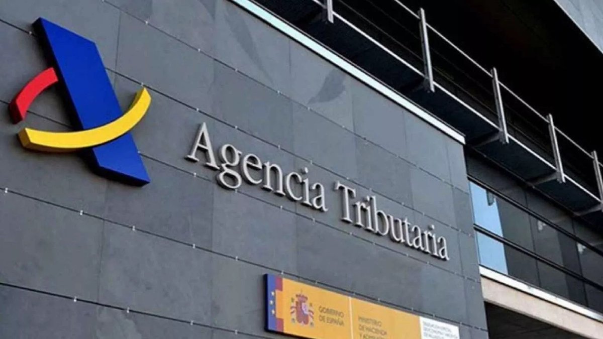 Inforber's tweet photo. La Llei Antifrau serà d’aplicació obligatòria a partir de l’1 de gener de 2024 per a empresaris i professionals que expedeixin factures amb sistemes informàtics. Queden fora d’ aquesta normativa les empreses que ja estiguin acollides al SII.

Article 👉 https://t.co/vYSvd6yiv2 https://t.co/YfjzIIs0Or
