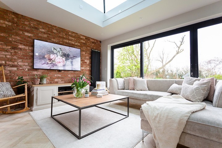 There's nothing more relaxing than having a feature wall like @thedreamhomewebuilt have completed in their home! That looks like such a nice place to be! 
#brickslips #feature #featurewall #rattan #homeinspo #loungeinspo #beige #homeinterior #homestyle #homedecor #homereno