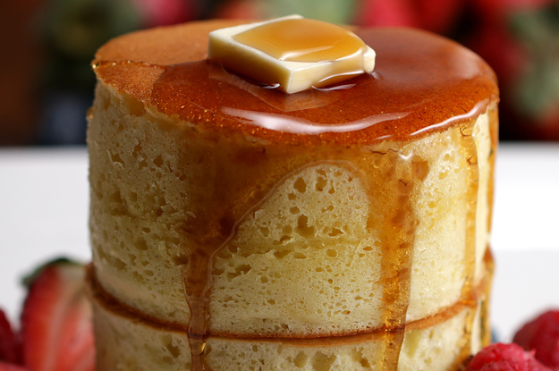 Ces #pancakes japonais sont les plus moelleux du monde. #eat bzfd.it/2MkMsw0