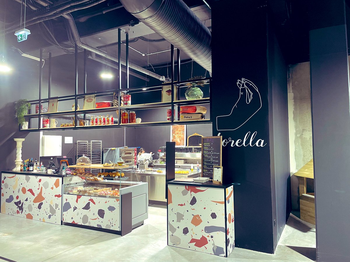 Cotebasquepeopl's tweet photo. On vous en avait parlé l’an dernier: Moma kitchen est enfin ouvert ! Le food court se trouve à Marinadour à #Bayonne https://t.co/yZi4ucrBJr
