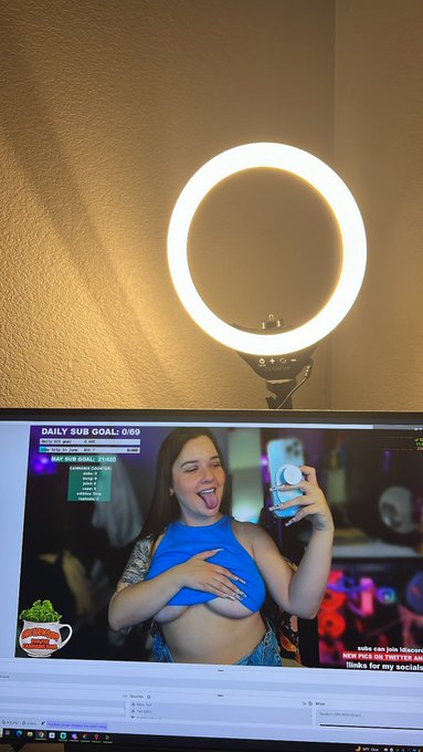 new spicy video just posted + live on twitch right meow 😈 https://t.co/8gRUjt1nsi<a href="/tag/vegas"class="tags"><span>#vegas</span></a>