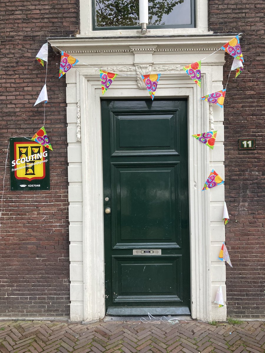 ScoutingFLG's tweet photo. Hoera, wij zijn vandaag jarig! 90 jaar jong en dat vieren we natuurlijk. Bij de inloop van de opkomsten op vrijdagavond en zaterdagochtend (12 en 13 mei) delen we wat lekkers uit aan ouders en leden. Tot binnenkort!
En deze zomer is het feest op groepskamp. Ga je ook mee? https://t.co/ADTUOEnUID