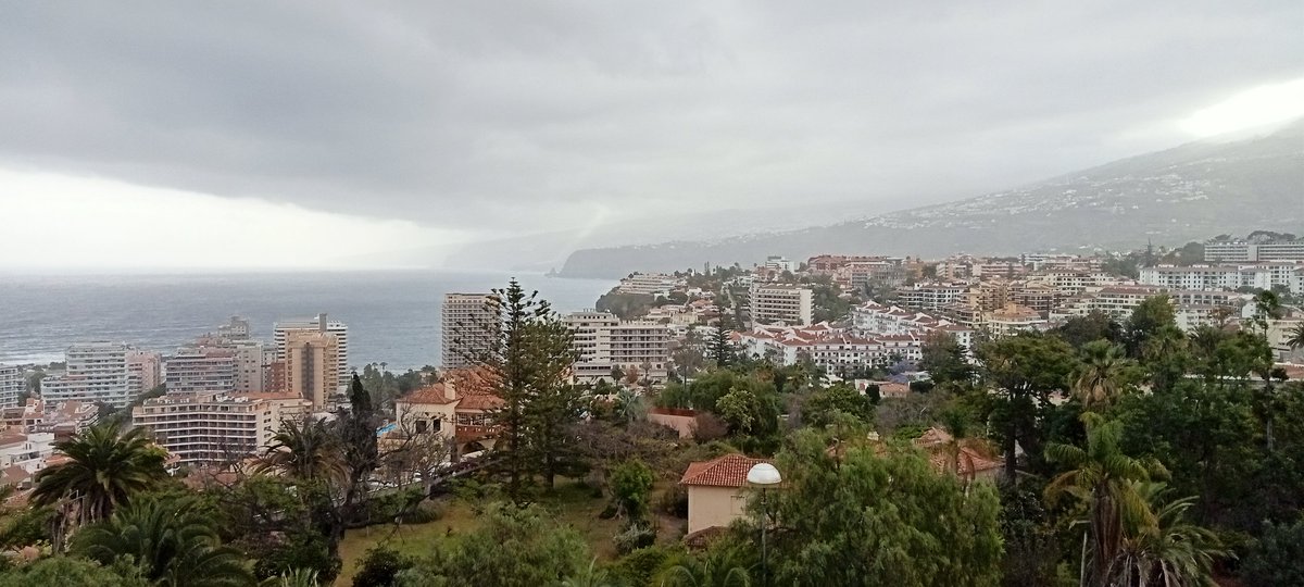 Titan747's tweet photo. Buenos días...seguimos en el Puerto de la Cruz......sed buenos https://t.co/WNQrb1KDWt