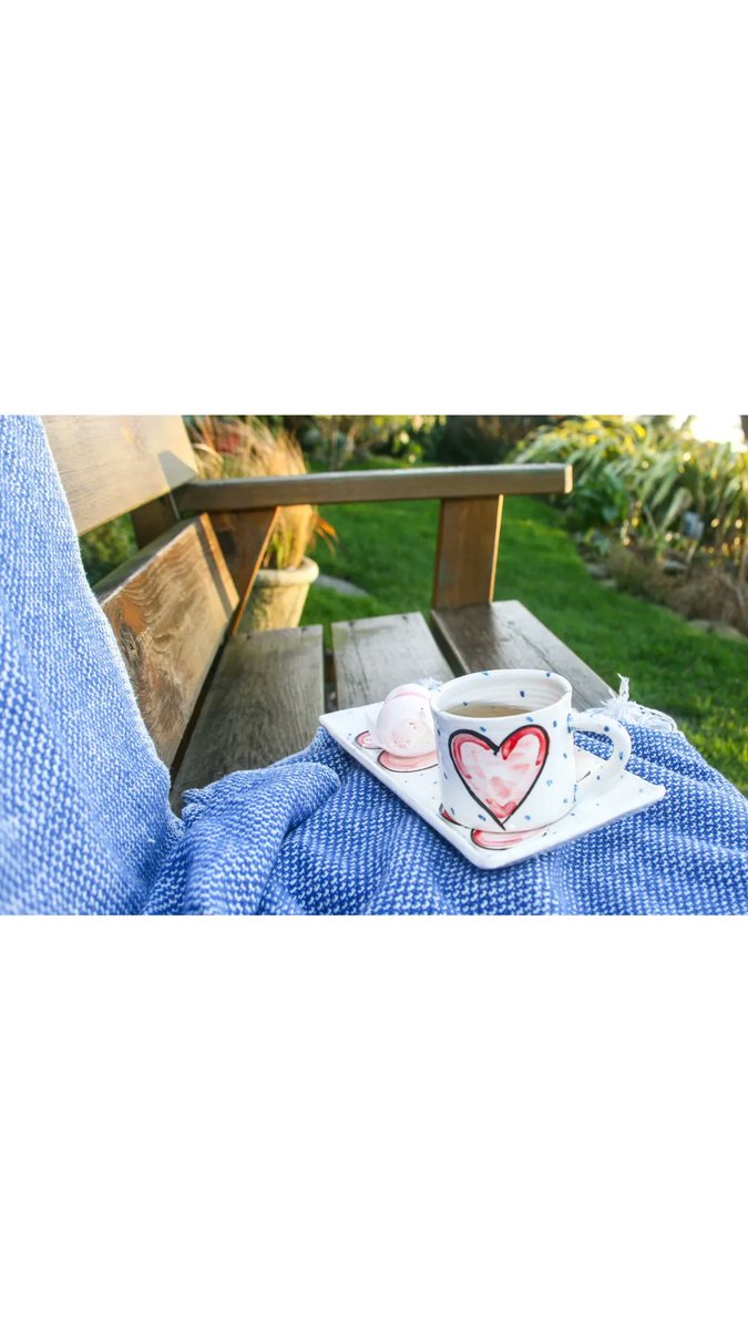 CharlieMahon8's tweet photo. Looking forward to the ritual of my evening mug of coffee... outside in the sunshine 🌞 really enjoyed it yesterday x

Open in the English Market Cork for all your gifting and pottery needs x

#charliemahonceramicspottery #englishmarketcork #potterymadeincorkireland https://t.co/MuBEsAbjNj