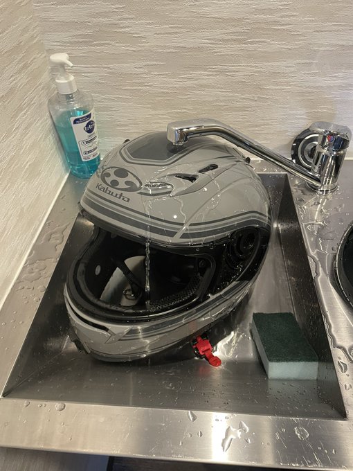 ヘルメットを丸アライ(洗いのヘルメットだったら万バズだった) 