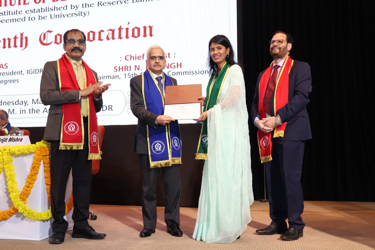 BhattVasavi's tweet photo. Aj khush to bahut honge tum 👩‍🎓💃

Honoured to be receiving the #PhD degree from Shri @DasShaktikanta #Governor @RBI and President @Igidr_Mumbai at the #18thConvocationIGIDR 

#Econtwitter #PhDone #graduation #AcademicTwitter https://t.co/eOFgRr97DV