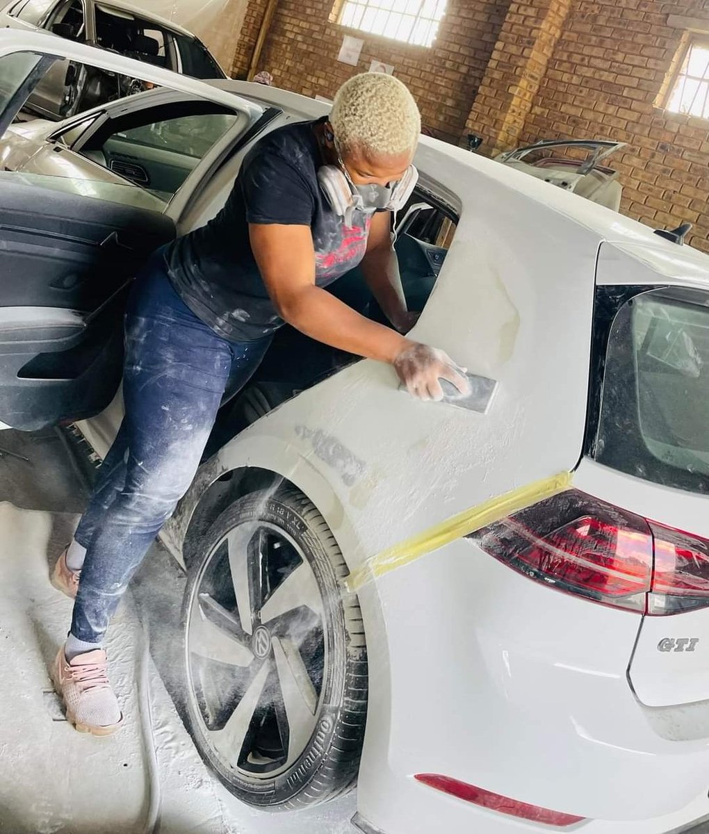 MfokaMqulusi's tweet image. This won&apos;t trend because she is not naked