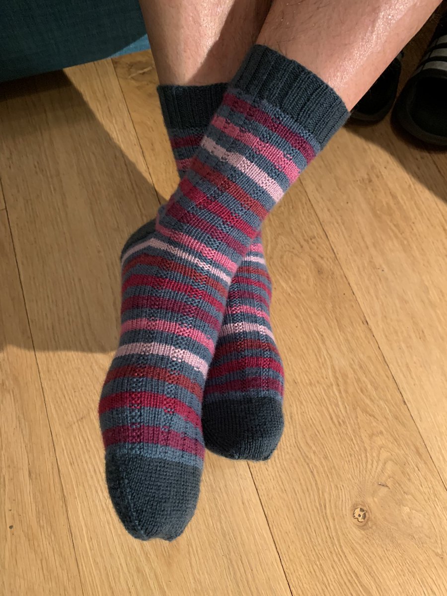 LivRunsFast's tweet photo. Socks for father-in-law, modelled by partner. Vanilla Latte socks by Virginia Rose-Jeanes in Scheepjes Downtown with some Cloudborn minis contrast.

✅ April socks
#sockalong #KnittingTwitter https://t.co/l3TaWEnlQW