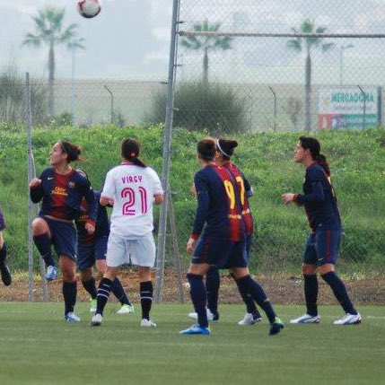 ManuSantos_8's tweet photo. Por cerrar un poco el partido del #SevillaFCFem de ayer. Más allá de aquel 8-0 en RSP, la historia más reciente deja un 1-1 hace poco más de 10 años con protagonistas que seguro que os suenan y con @Pinedamister. 😉

CC @AmparoTosiriana, @InesHF @virgy_garcia 

Fotos: Inés H. https://t.co/wPsfbIyTJG