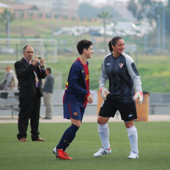 ManuSantos_8's tweet photo. Por cerrar un poco el partido del #SevillaFCFem de ayer. Más allá de aquel 8-0 en RSP, la historia más reciente deja un 1-1 hace poco más de 10 años con protagonistas que seguro que os suenan y con @Pinedamister. 😉

CC @AmparoTosiriana, @InesHF @virgy_garcia 

Fotos: Inés H. https://t.co/wPsfbIyTJG
