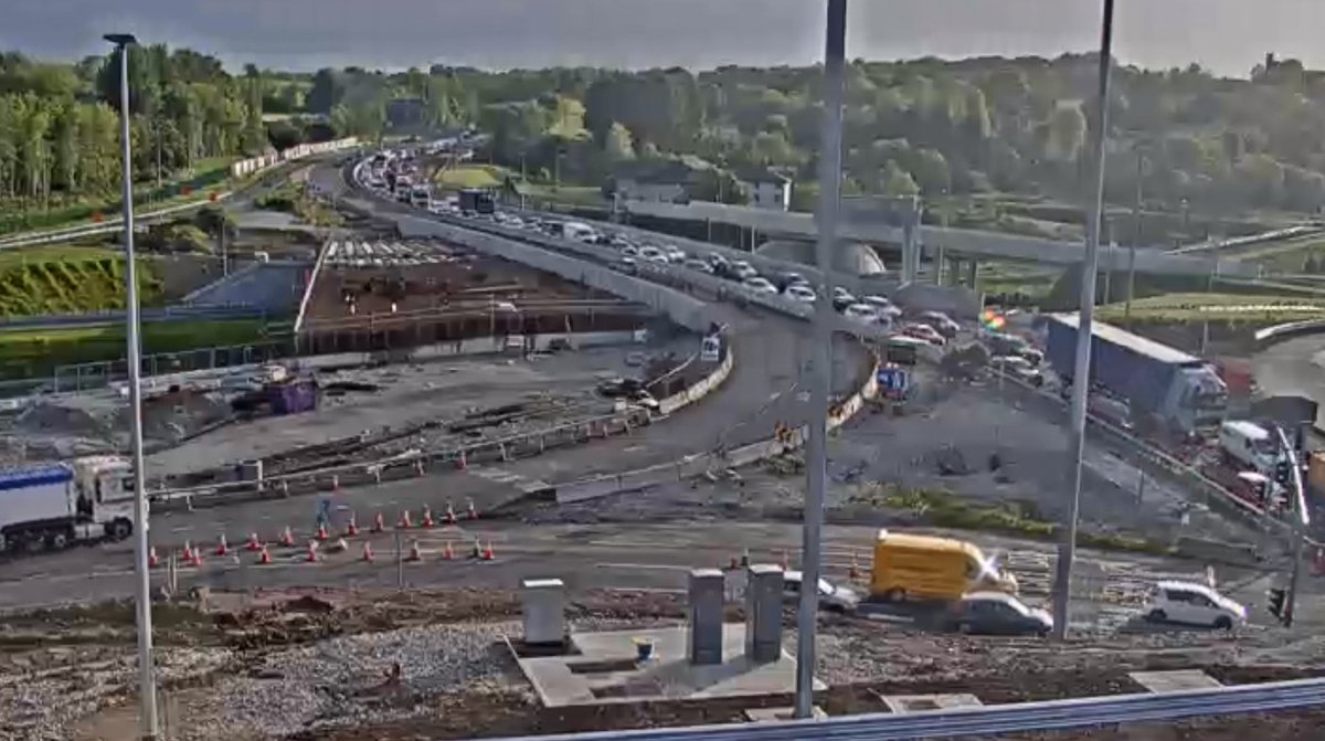 corkbeo's tweet photo. As is traditional - a long Q forming now on the M8 down to the #Dunkettle #CorkTraffic https://t.co/LcGFvbLOnU