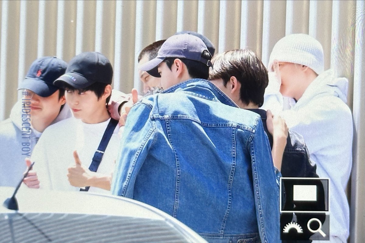 EXOWORLDINA's tweet photo. [PREVIEW] 230511 EXO member send off Kai to the military 

😭😭😭😭😭😭😭😭
Please releasi it asap @weareoneEXO 🙏🏻
cr. IB
#언제까지나_종인이와_함께할게
#AlwaysHereForJongin 
#카이 #KAI  #종인 https://t.co/E0ZVW1rn4L