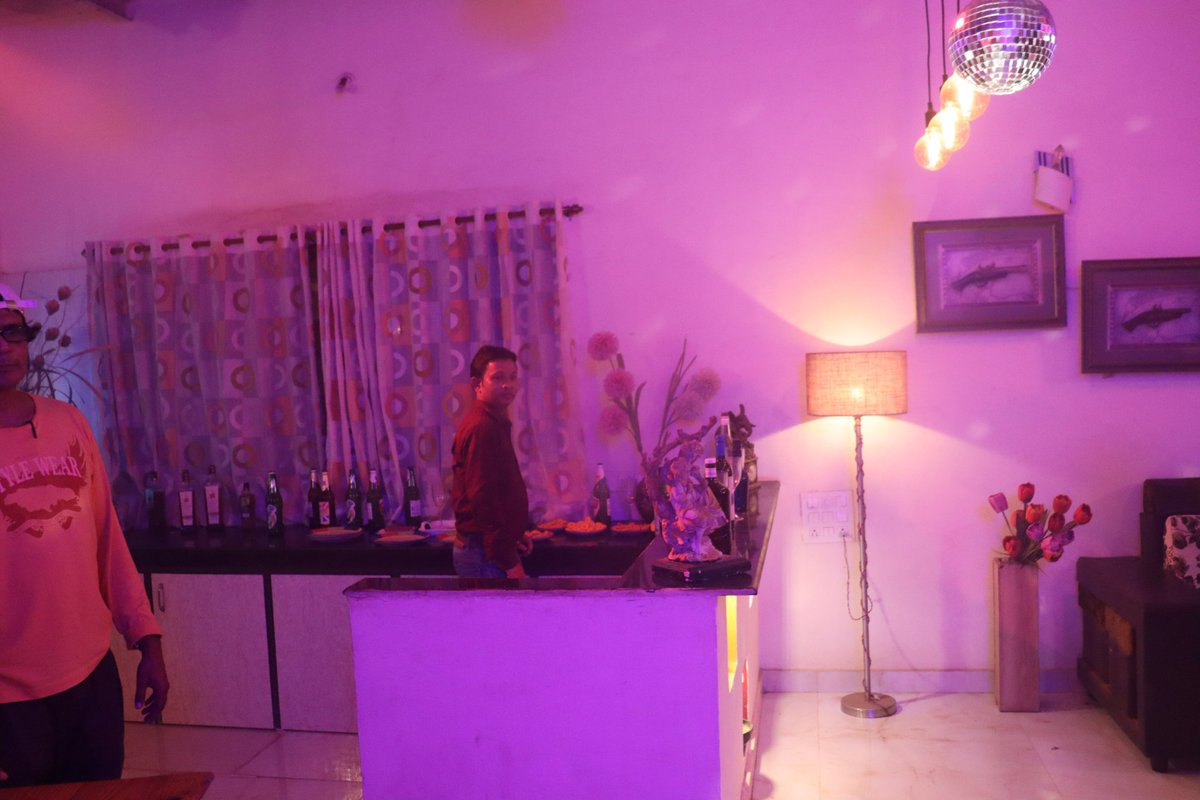 SmartKiller_'s tweet photo. Upcoming Bollywood Theatre Hindi Movie "SMART KILLER"
Beautiful Set of Our Movie's Item song by help of Art Director DEEPAK AMBAVEDKAR 
Film Produced by - Rajaram Singh -: Filmy Jhalak International Production  #smartkiller  #itemsong #dancesong #disco  #shooting #chemistry https://t.co/WQlQFo0N6q
