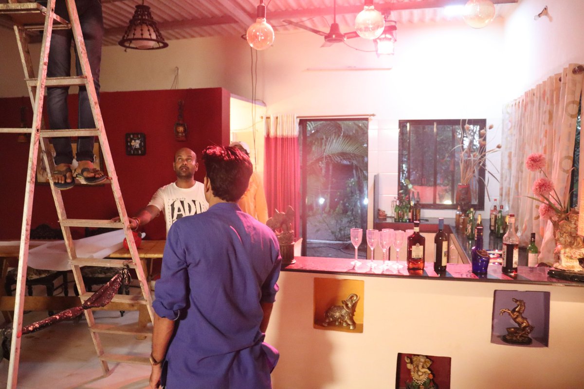 SmartKiller_'s tweet photo. Upcoming Bollywood Theatre Hindi Movie "SMART KILLER"
Beautiful Set of Our Movie's Item song by help of Art Director DEEPAK AMBAVEDKAR 
Film Produced by - Rajaram Singh -: Filmy Jhalak International Production  #smartkiller  #itemsong #dancesong #disco  #shooting #chemistry https://t.co/WQlQFo0N6q