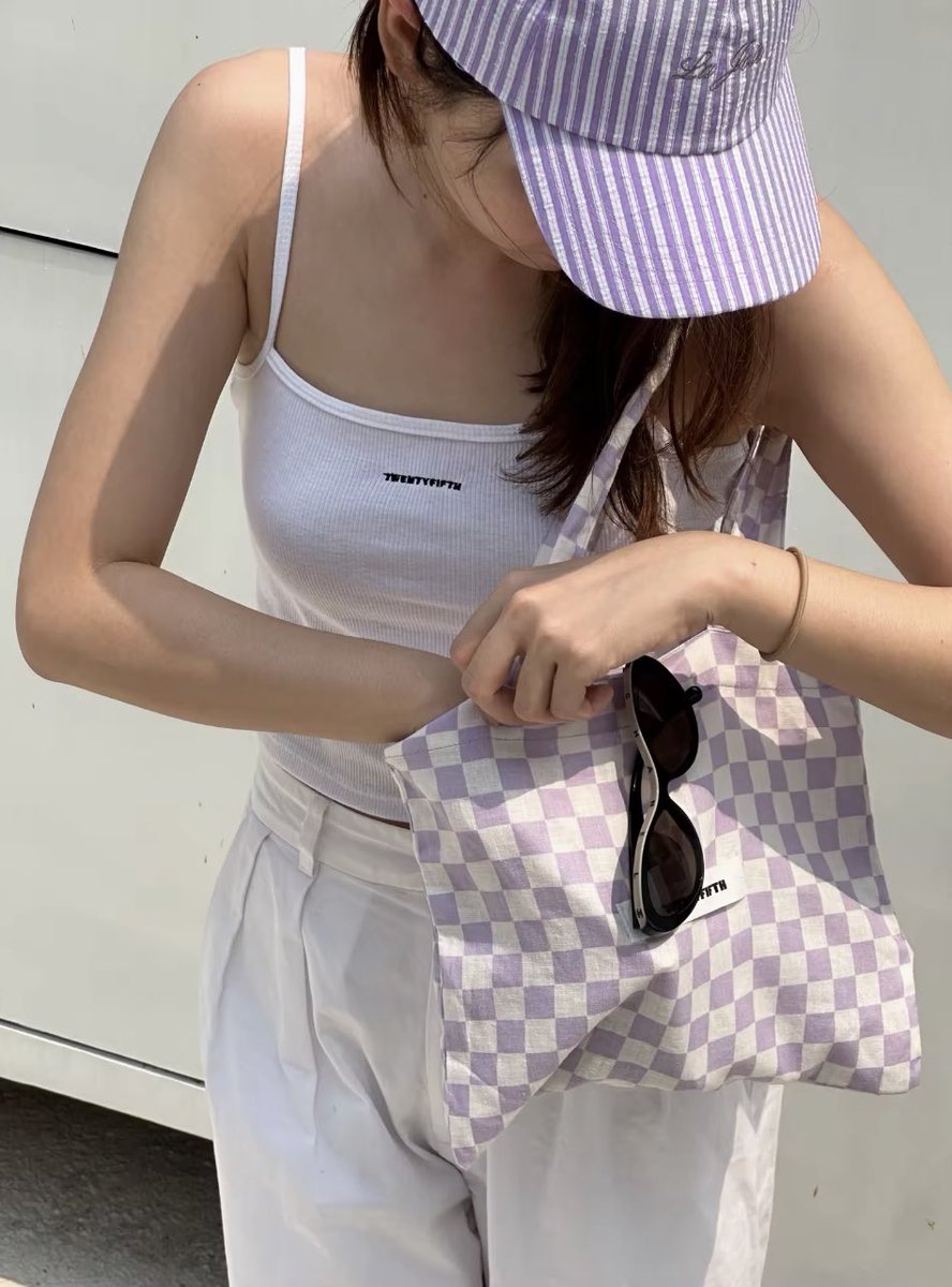 randombloomed's tweet photo. Purple Summer 🧴𓂃 🩰 🥛 𓏸 🫁 🦷 https://t.co/IutYQZJlsK