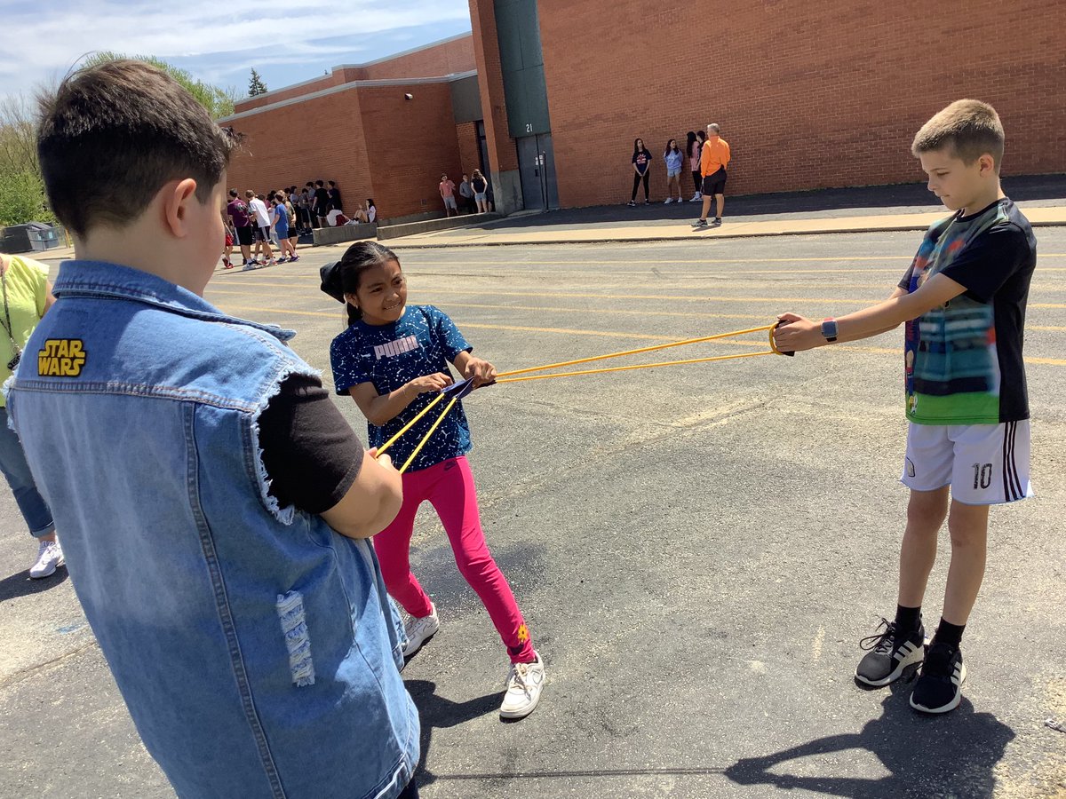 KarylDuffy208's tweet photo. Learning about potential and kinetic energy is so much more fun when you use water balloons and slingshots! The kids had a great time! #208isGreat
@hpointschool @KarylDuffy208 https://t.co/1ru621K6s0