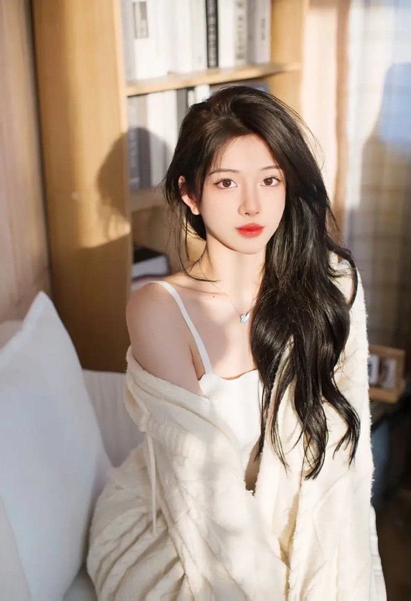 夏天的味道，风轻无雨，只有骄阳炙烤着大地，连同我的思绪一起飘逸。