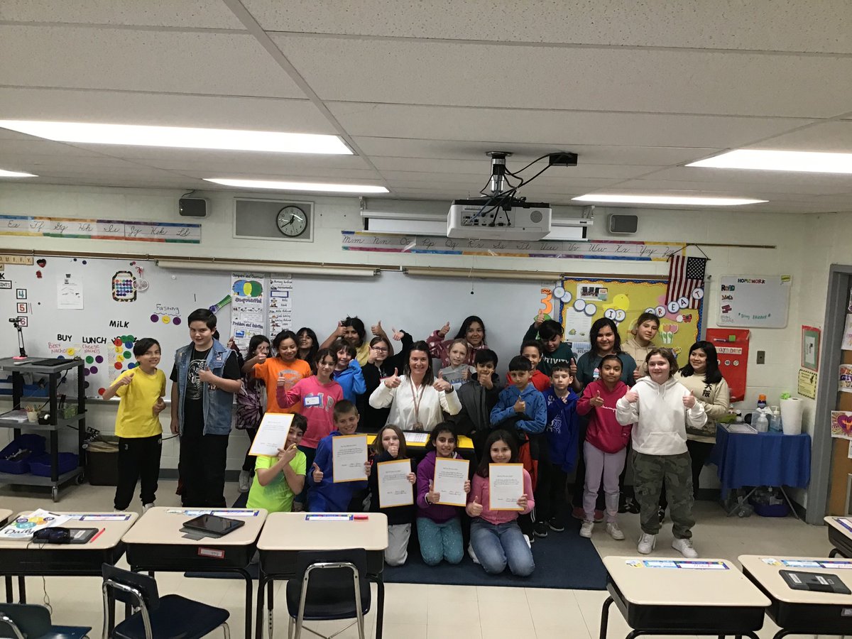 KarylDuffy208's tweet photo. Our bills became laws! Thank you Ms. Joyce for approving our bills. No vetoes here! There are change makers in this class! #208isGreat 
@hpointschool @KarylDuffy208 https://t.co/vo4FS30NEI