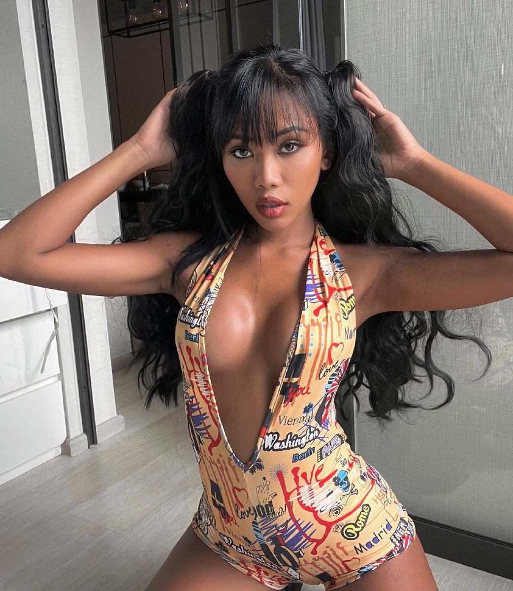 TOKYO HAI on Twitter "Who's down for Netflix n chill?🙈😘"