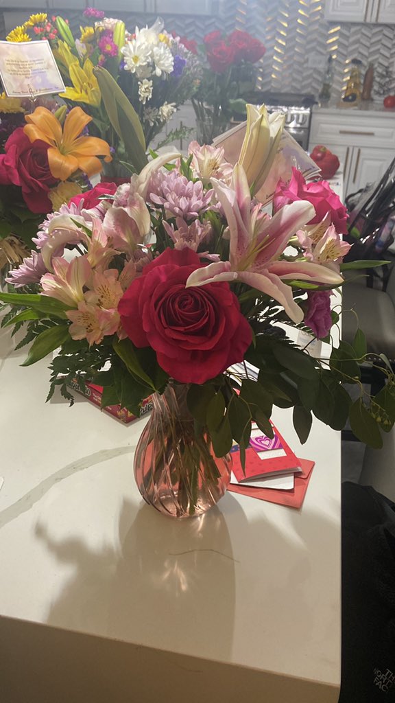 prodriguez1995's tweet photo. @1800flowers what is this?! These flowers i got for my mother are disappointing. They don’t look like what I paid for 🫠🫠 what do y’all think? Are they the same? https://t.co/jHjnNdIWOK