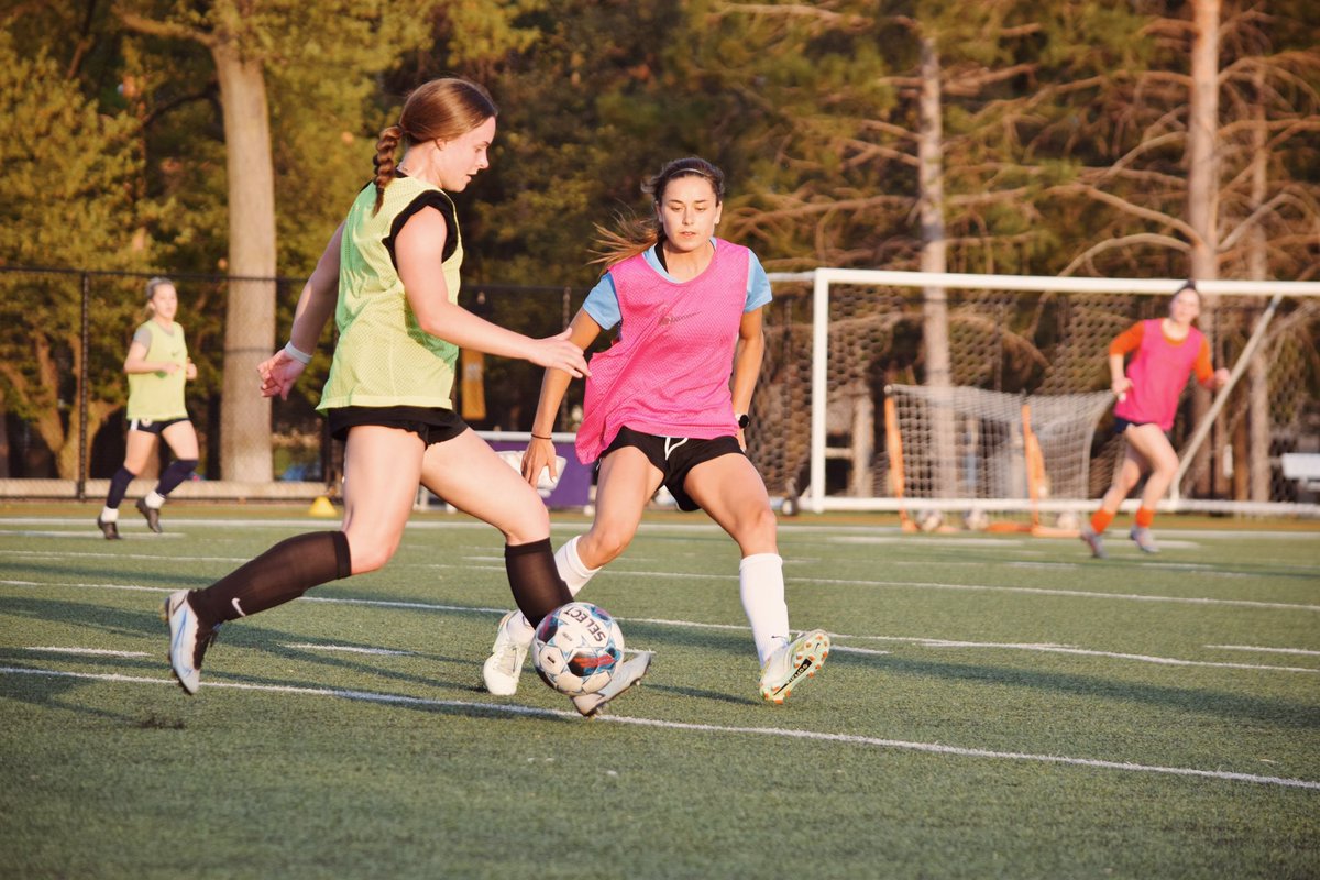 SalvoWPSL's tweet photo. Scenes from our first night of training for the 2023 @WPSL season!!! Can’t wait to get after it together! #SalvoSoccer https://t.co/kqYSuA3QE9