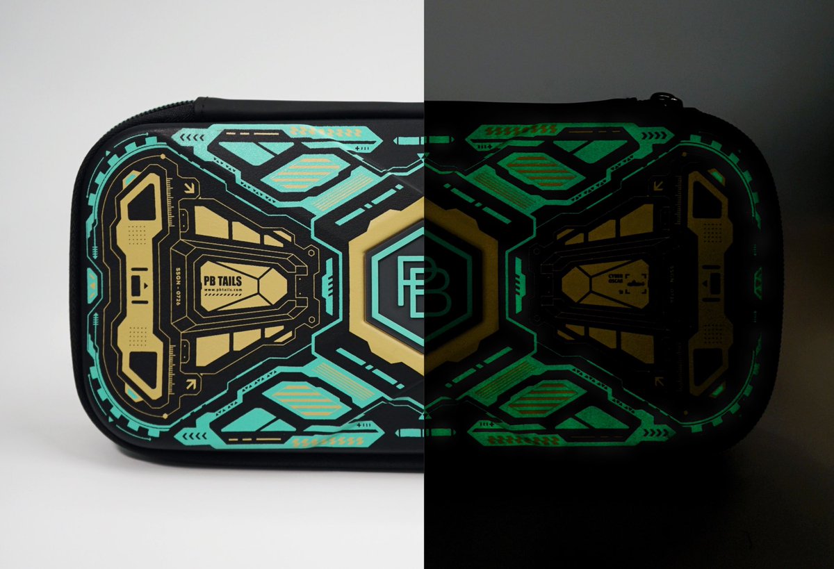 Feast your eyes on this #Zelda inspired Switch case! 🎮🔰 Do you love the design as much as we do? 😍 And guess what? It's glow-in-the-dark too! 🌟✨ #NintendoSwitch #GamingAccessories #GlowInTheDark #Tearsofkinddom #pbtails #switch #switchcase
