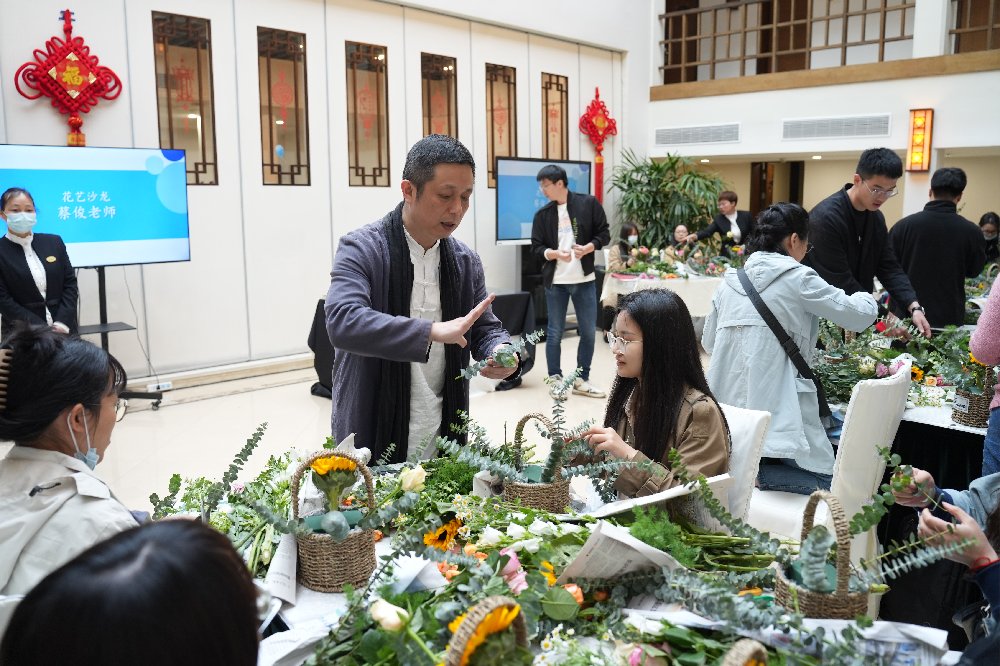 HanhaiStudio's tweet photo. JiangNan Spring has sprung new friendship this April
To enhance the interaction and exchange of talents, The event set up two special sessions, "Science and Technology Innovation" and "International Student Entrepreneurship". https://t.co/LwsP6Onm6t