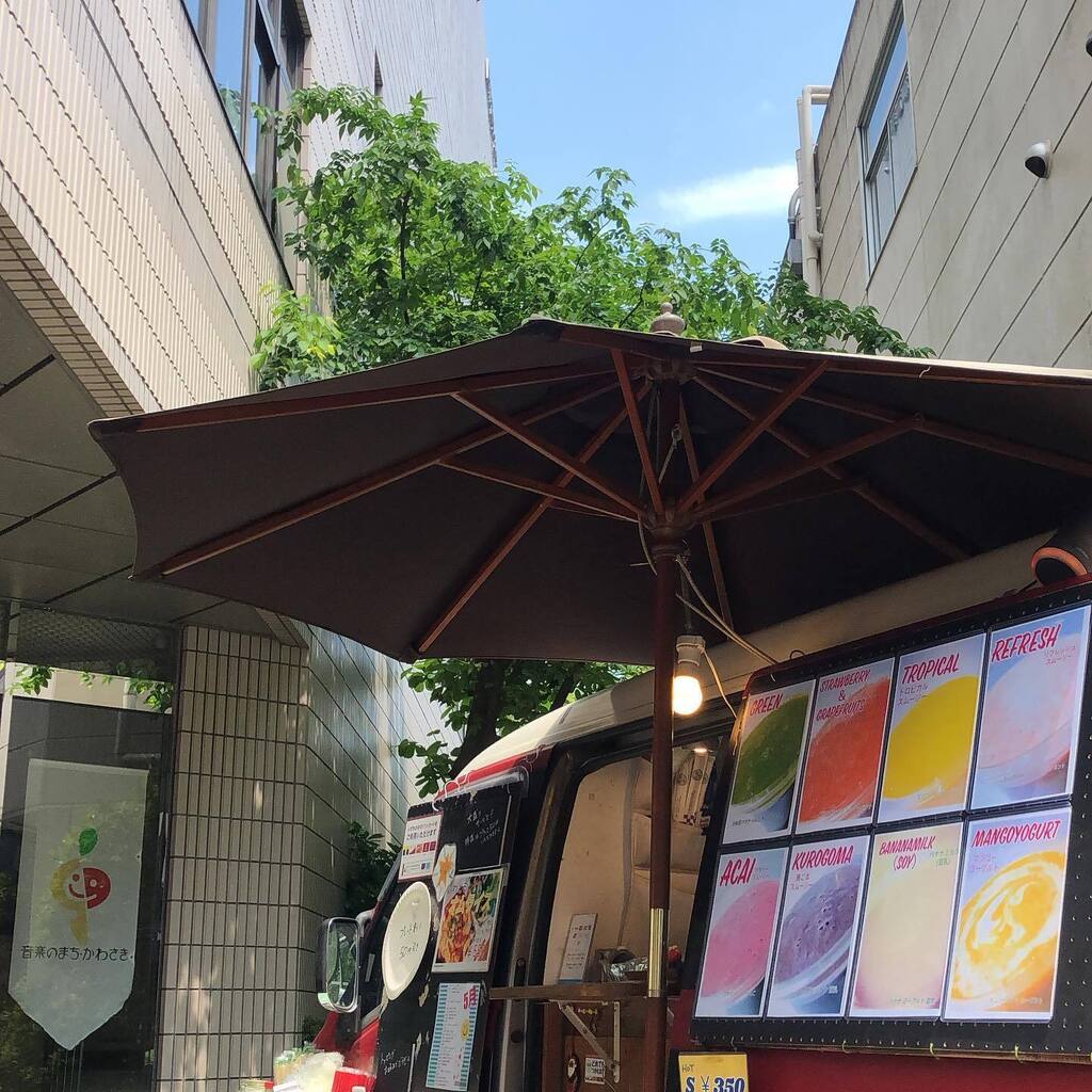 vegecafe78's tweet photo. おはようございます☀️
今日は暑くなりそうですね〜💦
取り置き予約はお早めに🍀
🥤🥗🥬🍇🍓🔥
 #くる食キッチンカーズ  #LSV  #ふわとろオムライス  #フレッシュスムージー  #Vegecafe78 https://t.co/KFpKlYJQ7q https://t.co/MGB9xvMu76