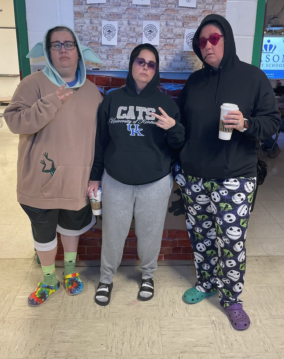 MrsRossMCMS's tweet photo. “Bro, like why are you dressed like that?”

Dress like a middle schooler today. We slayed it. https://t.co/Mt3j8vHzst