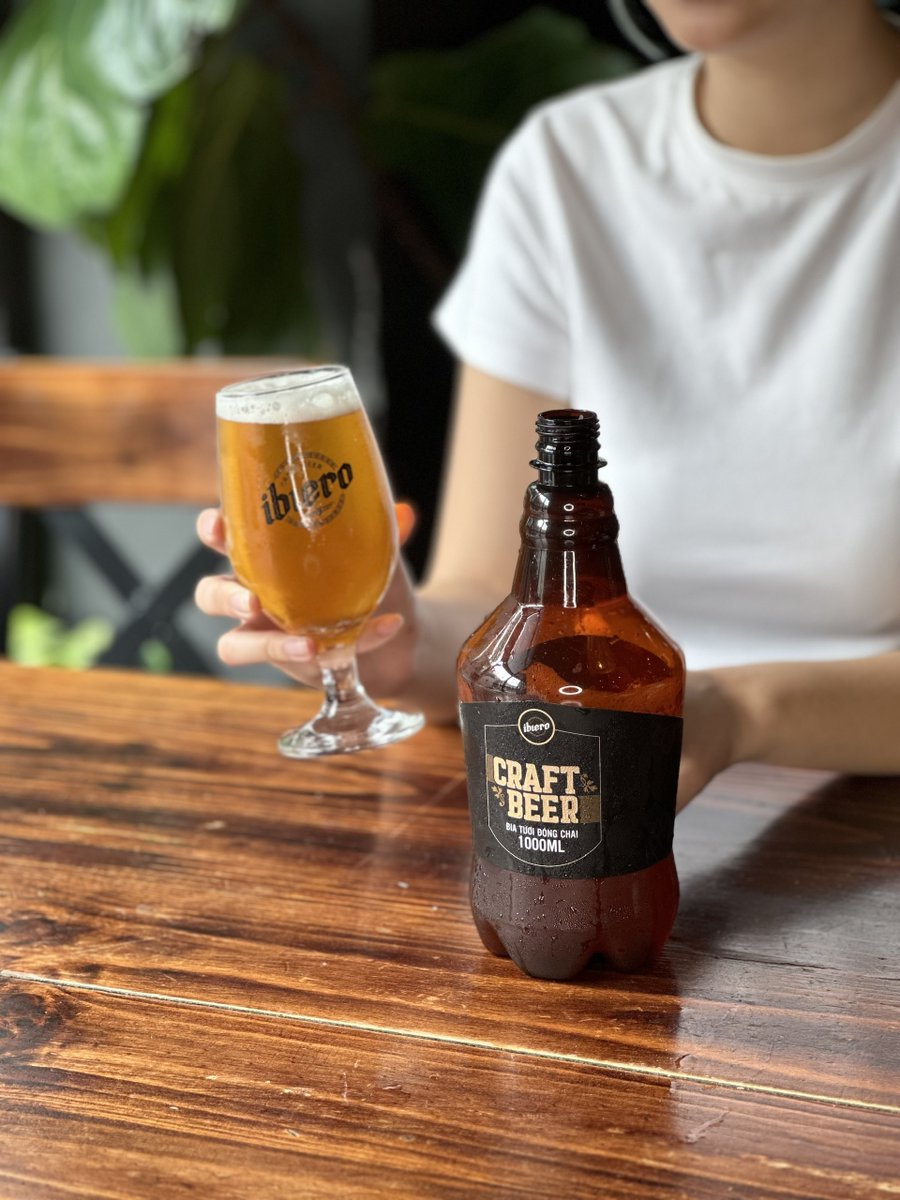 ibierocraftbeer's tweet photo. The beauty of craft beer is that it's not just a drink - it's a conversation starter, a social lubricant, and a way to connect with others over shared interests 🍻💬
#beerandchat #craftbeersocial #ibiero #craftbeer #beer #beercraft #biathucong #bia #connect #social #vietnam https://t.co/NZT2jCbVtA