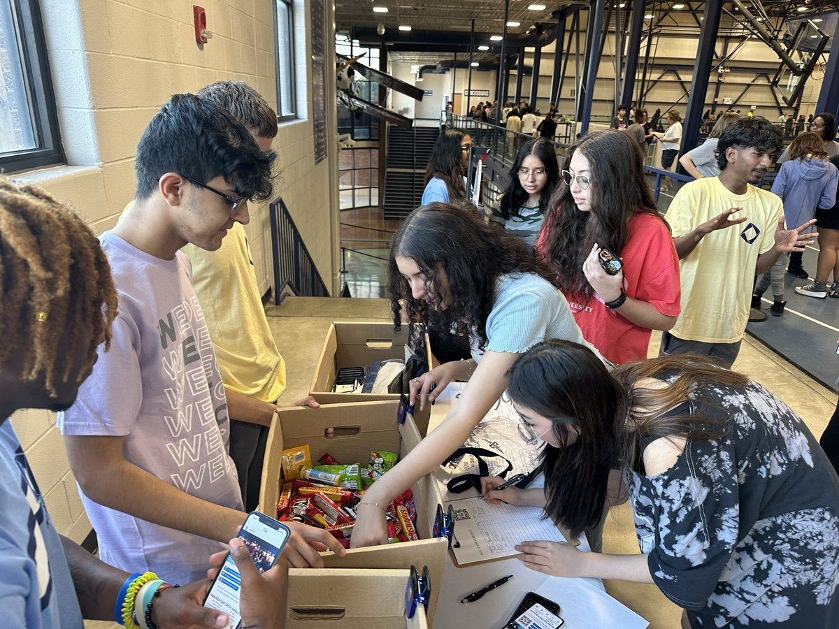 Welcoming the class of 2027 and hopefully some future DECA members at 8th grade orientation! #WeFlyTogether