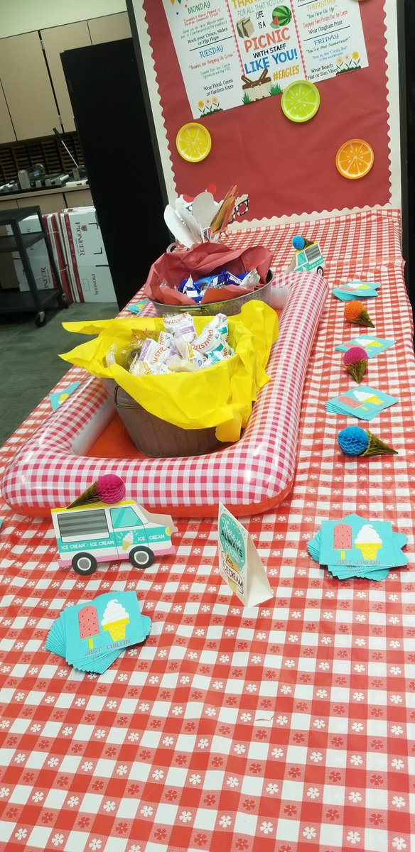 CFISDEmmott's tweet photo. "Here's the Scoop"...Our Emmott Staff is simply the BEST! Enjoying a special treat on this rainy day Wednesday. Thank you for all you do! #eaglepride #letyourlearningGLOW #weGLOWeagles #watchusGlow https://t.co/sSd2TxXqdi
