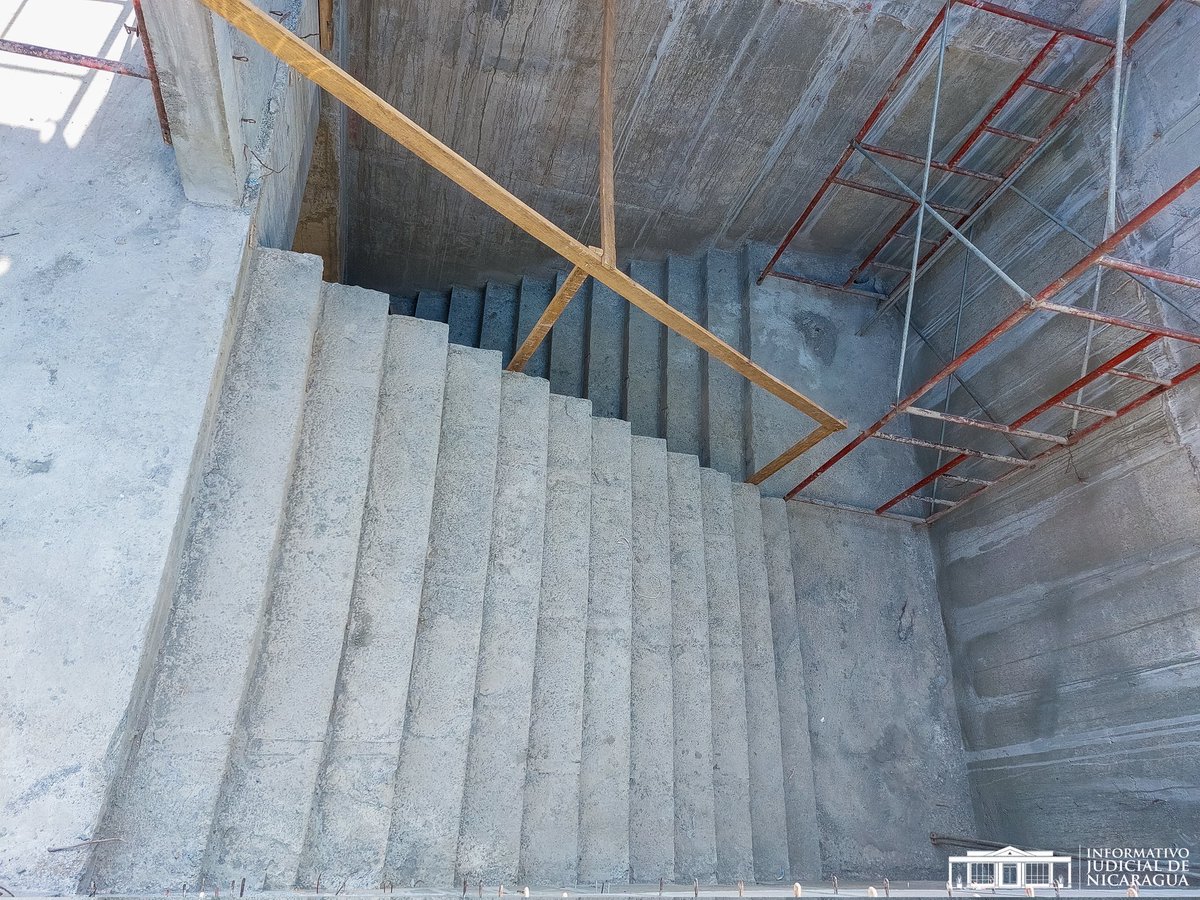 InformativoJNic's tweet photo. El objetivo de la visita fue verificar el avance de la construcción del edificio complementario, que ya ha alcanzado un progreso significativo del 60%. 🚧

El edificio contará con salas de mediación para la Dirección de Resolución Alterna de Conflictos,  Salas de Audiencias,🏛 https://t.co/6v8TsZhz5f