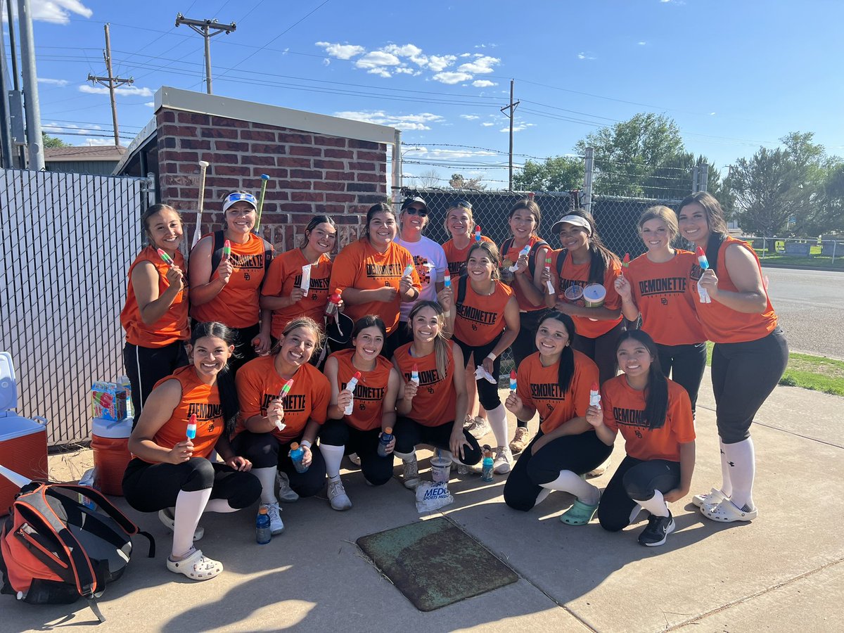 Demonette Softball tweet media