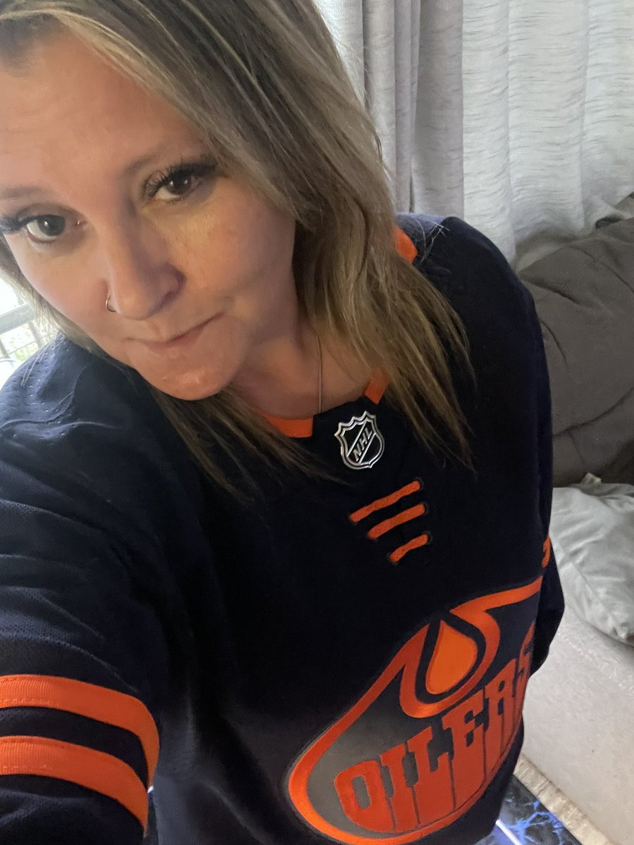 JennHow07457529's tweet photo. Go Oilers Go!! #EdmontonOilers #StanleyCupPlayoffs ❤️ https://t.co/kOjqAWCyO4