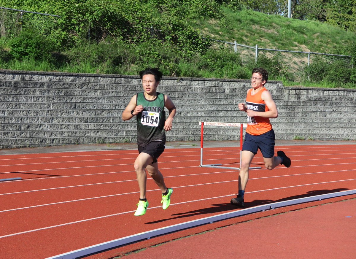 District Track & Field Championships @BNWSAA continued today under the blazing heat. Featured here are some of the 3000m runners. 🏃‍♀️🏃