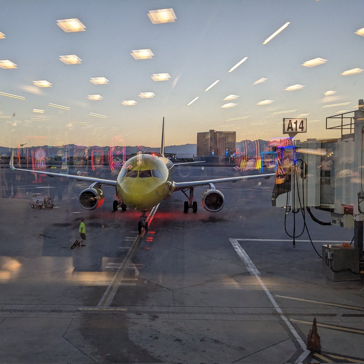 RaevynneVile's tweet photo. Las Vegas Airport #vivalosvegas #vegas #LasVegas https://t.co/5AWB0xJtGL