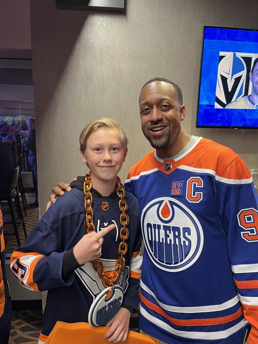baglsdad's tweet photo. Ran into a guy instrumental in my childhood. Lifelong Oilers fan too! https://t.co/fFtb98v2Q2