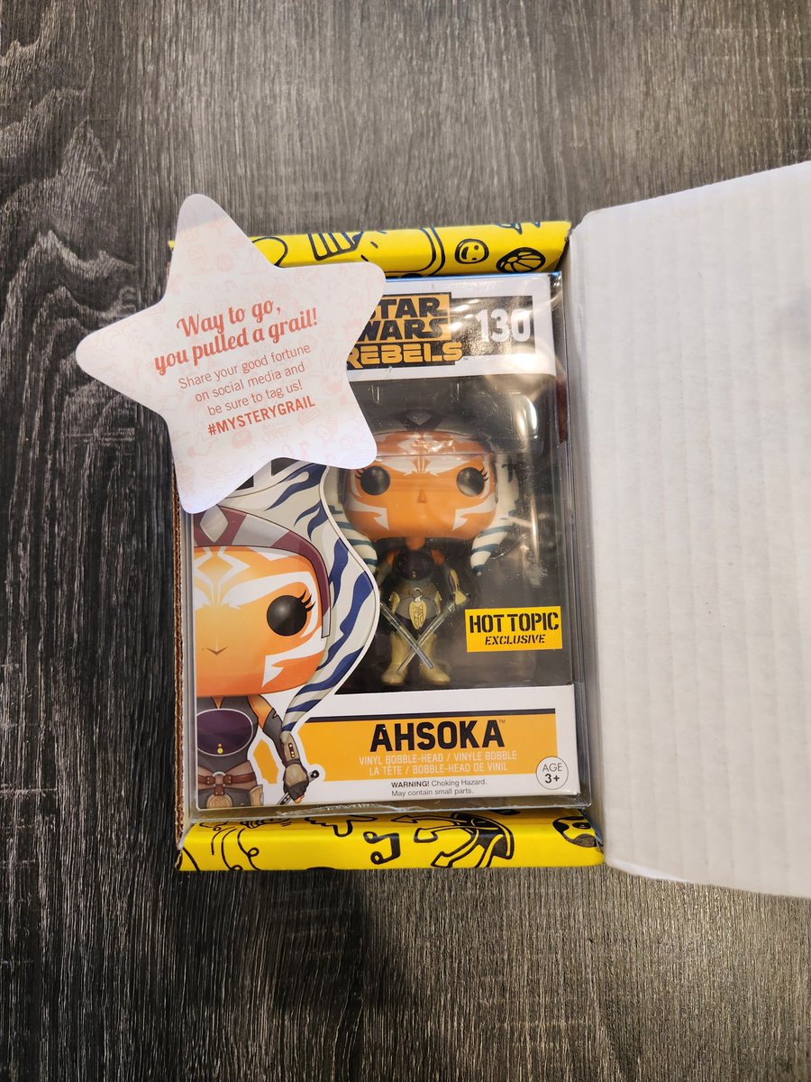 Holy crap! Thank you so much @7BucksAPop for this absolutely amazing #Ahsoka #mysterygrail! This is my first time pulling a grail, and it is very fitting it's my all time favorite #StarWars character! 'I am no Jedi'