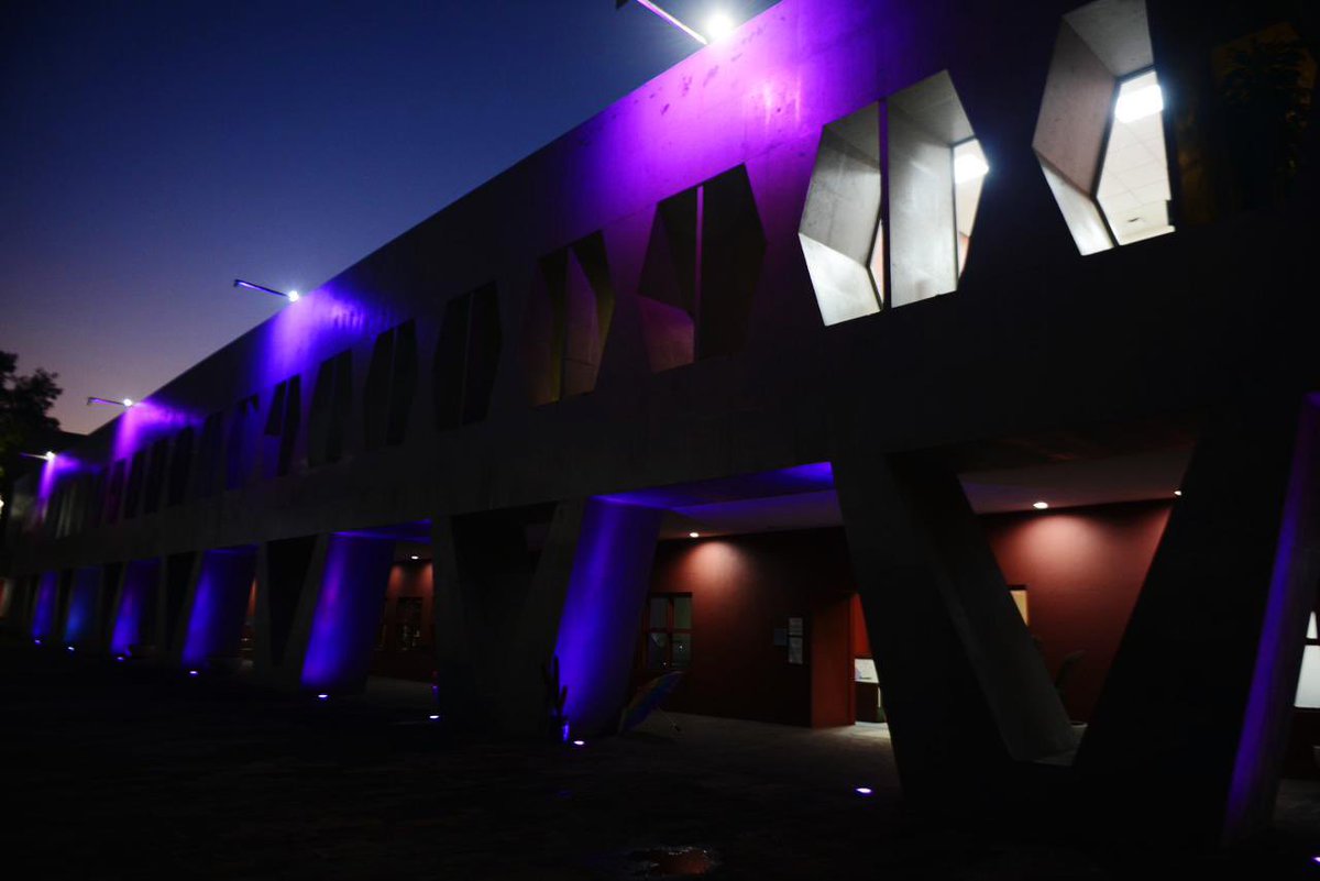 CDHCMX's tweet photo. En el marco de este 10 de mayo #DíaMundialDelLupus, la Comisión de Derechos Humanos de la Ciudad de México #CDHCM ilumina su sede de morado y se suma a la concientización de esta enfermedad. https://t.co/UbmqxhtkEq