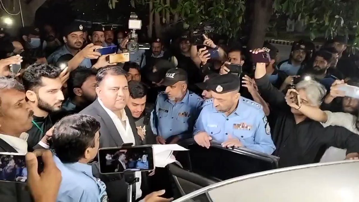 SuleimanAliKhan's tweet photo. They arrested
      * Imran Khan
      * Asad Umar
      * Shah Mehmood
      * Fawad Chaudhry

But they can not arrest Millions of YOU. #نکلو_خان_کی_زندگی_بچاؤ

https://t.co/4mzTxfDtDH
https://t.co/Wgo9WwN9Jf
https://t.co/QUOQ2FvBHH
https://t.co/pxdbrZQV6X https://t.co/VQazPeTrN0