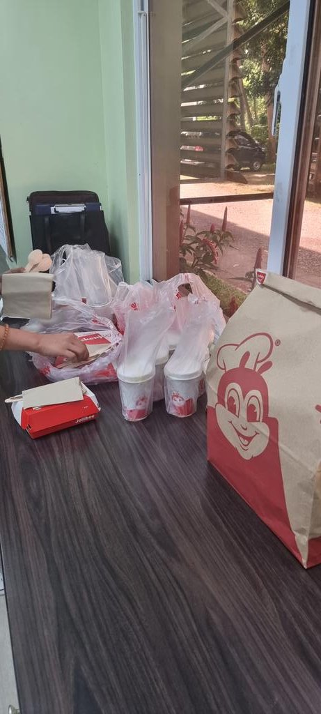 Elrose25806356's tweet photo. Bida ang sarap... dahil kay julie dqpat ang food after meeting jollibee https://t.co/eFN0Se2Nkl