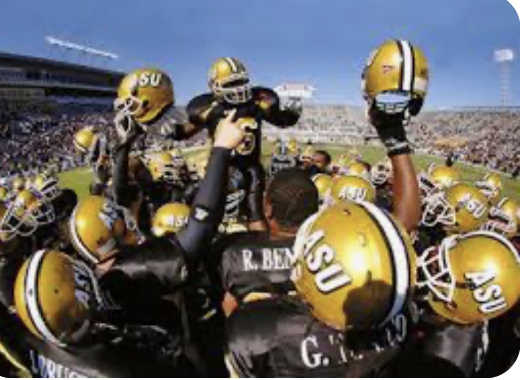 After a great talk with @Coach_Nelson42 blessed to say I have received my 2nd D1 offer from @BamaStateFB #AGTG @CoachRamirezOL @CoachCDeen @lone_toailoa @OfficialBobbyP @55FatBoi @mtsacfootball @CoachLJJohnson @JuCoFootballACE @JUCOFFrenzy