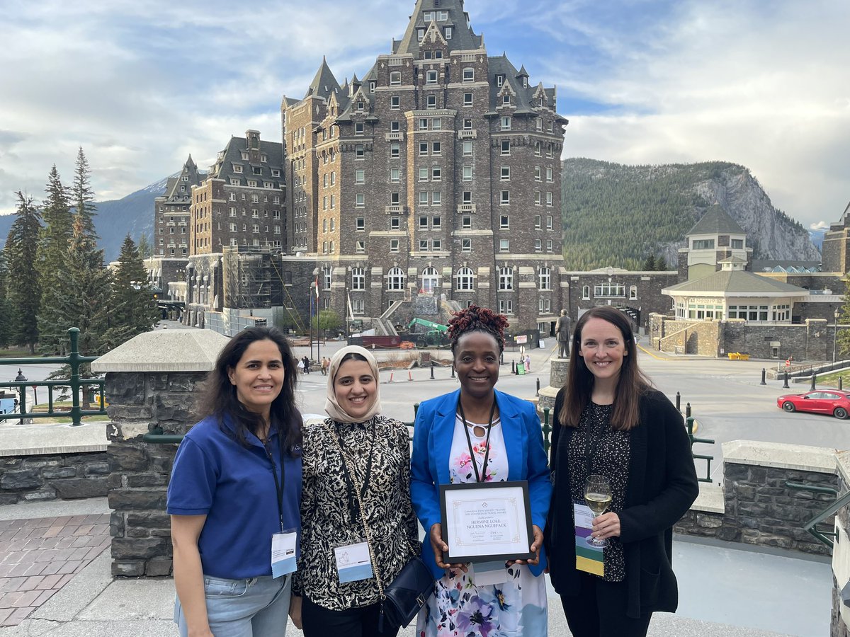 Congrats @HermineNguena ➡️@CanadianPain Society Travel Award & Ghita, Claudie and Hermine ➡️poster competition finalists!!!  #CanadianPain23 #ChaireDouleurUQAT #UQAT