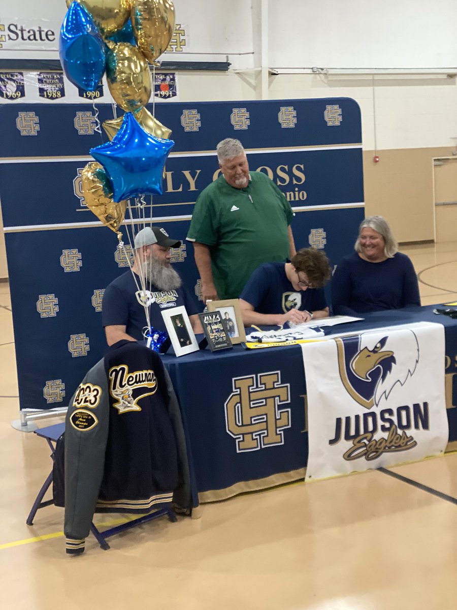 EliteArnold's tweet photo. Congratulations to our National @EliteArnold 2023 @WilsonNewman5 of @HCBasketball426 for signing his letter on intent to play🏀@JudsonUniversi1 @ next level.He’s the 19th player from our program to play @ the next level since 2017.
@GASOMass
@PrepHoops
@CoachJArn0ld
@KingDos_2 https://t.co/SEscVukbNt