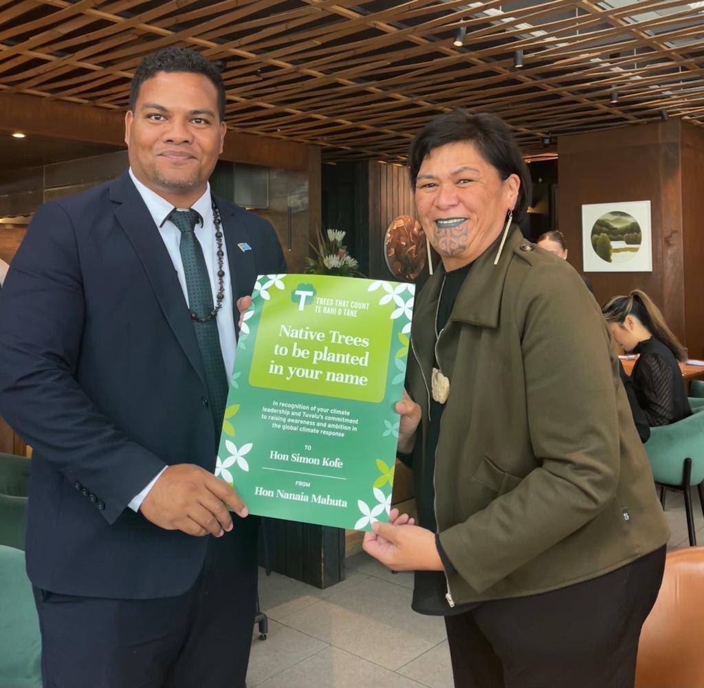 NanaiaMahuta's tweet photo. Great to see @Simon_Kofe today the 🇹🇻 🇳🇿 relationship strong and growing. In recognition of his climate leadership & Tuvalu community’s contribution to Aotearoa I gifted 15@TreesThatCount native trees to be planted in his name “in whose shade he may never sit”. Fakaketai lasi 🙏🏾 https://t.co/4Zk0MOGZxT