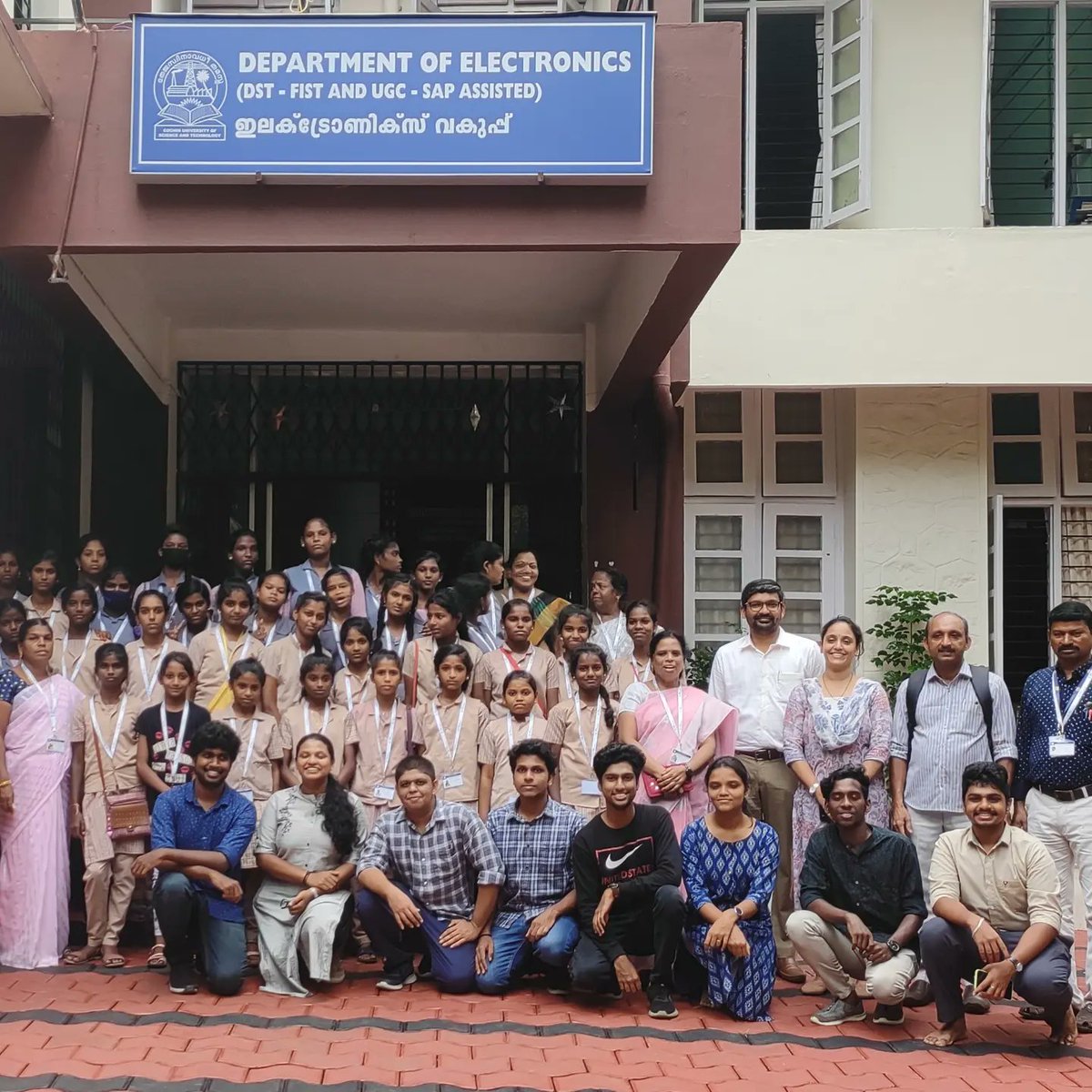 ShahimBaker's tweet photo. Glimpses from the #STEM workshop conducted for students from Tamilnadu at #CUSAT.Event organised by #IEEE WIE Kerala Section. https://t.co/MBhjJCM4Lk